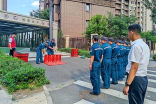 基德：这场胜利并不漂亮 但我们在关键时刻保持了冷静